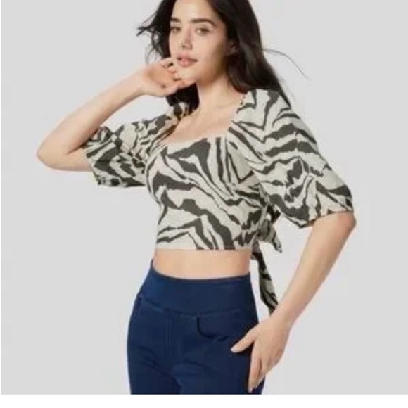 Never Worn HALARA Zebra Print Backless Tie-Back Crop Top - Picture 5 of 6